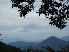 雲間から富士山